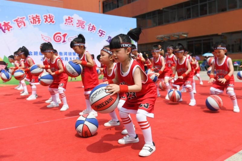 赵睿助攻 周琦跟进上篮打成2+1